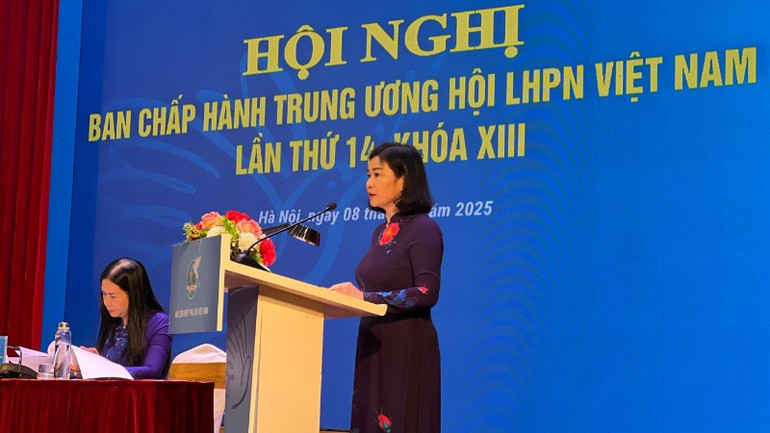 Chủ tịch Hội Liên hiệp Phụ nữ Việt Nam Nguyễn Thị Tuyến phát biểu khai mạc hội nghị. z6988190535620-e51dac72098f7a6a3b46ff266b379a4a-6012.jpg