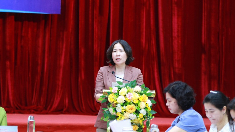 Chủ tịch Hội Liên hiệp Phụ nữ thành phố Hà Nội phát biểu tại hội nghị. img-6969-9681.jpg