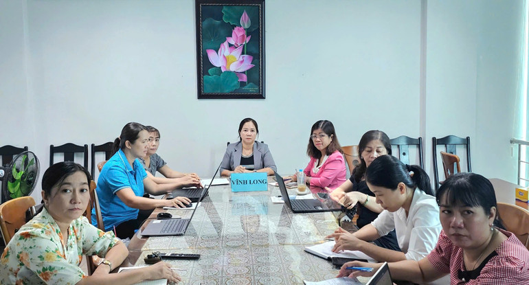 Ban Thường vụ Hội Liên hiệp Phụ nữ tỉnh Vĩnh Long tham dự Hội nghị trực tuyến từ điểm cầu tỉnh Vĩnh Long. z6794155222093-bce36367afc7cb04adae1954180ef1f4.jpg