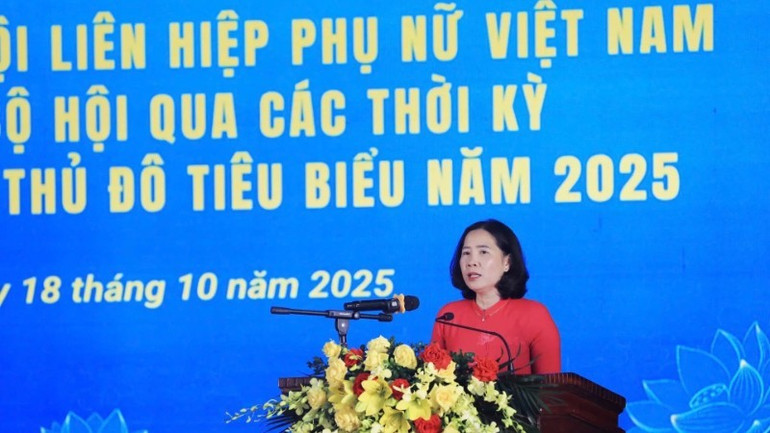 Chủ tịch Hội Liên hiệp phụ nữ thành phố Hà Nội Lê Kim Anh trình bày diễn văn khai mạc. z7130368596300-8902795203983a1578e6e57aa424d742-8334-4544.jpg