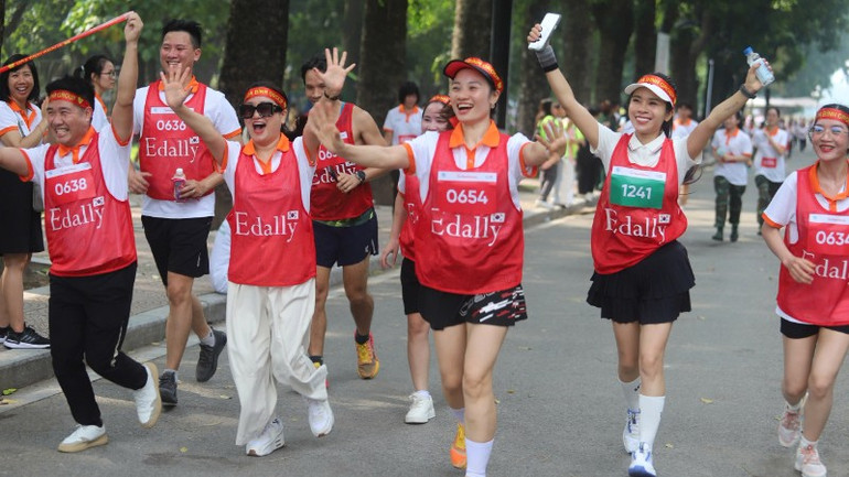 Giải chạy thu hút đông đảo người dân tham gia. z7131920343951-8d7612971c9c0de88955724ac4f4f97b-6202.jpg