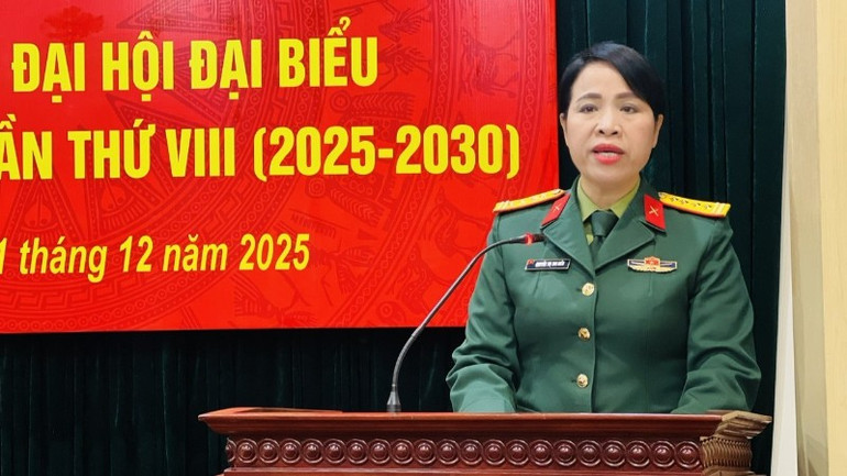 La coronel Nguyen Thi Thu Hien, jefa del Comité de Mujeres del Ejército, pronunció un discurso. z7315481916883-00894beae80c3903f83aff1bed4934e4-7412.jpg