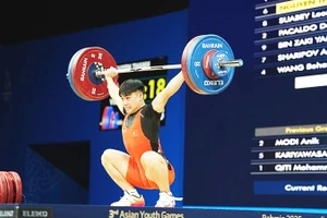 Vận động viên Nguyễn Thành Duy giành Huy chương vàng cử tạ hạng 65 kg nam.