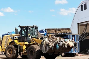 Rác thải được xử lý tại cơ sở ủ phân Staten Island. Ảnh: REUTERS