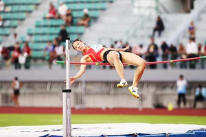 Pha bay người vượt qua mức xà 1m83 đã đem lại Huy chương vàng cho Bùi Thị Kim Anh.