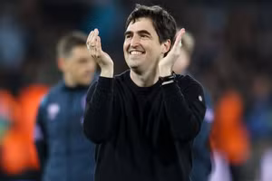 Iraola nổi bật về tinh thần tấn công không khoan nhượng, điều mà Liverpool đang rất cần.