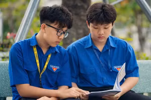 Xuân Quang và Hoàng Minh xuất sắc mang về Giải nhì tại Cuộc thi nghiên cứu khoa học, kỹ thuật cấp quốc gia dành cho học sinh THCS và THPT năm học 2025-2026. Ảnh: TRẦN DUNG