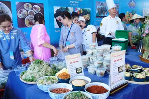 Lễ hội quy tụ 56 gian hàng với hơn 100 món chay phong phú, được chế biến công phu.