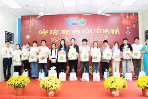 Gặp mặt sinh viên đón Tết xa nhà