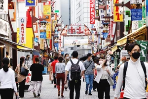 Cử tri Nhật Bản sẽ không ủng hộ tăng thuế nếu lạm phát còn cao. Ảnh: CNN