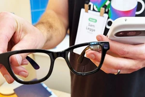 Google quay lại với kính thông minh