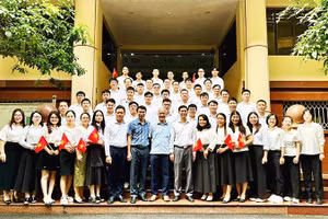 Tập thể cán bộ, nhân viên Trung tâm trong ngày kỷ niệm 30 năm thành lập.