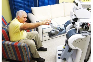 Xu thế robot giúp đỡ người cao tuổi đang gia tăng tại nhiều nước. Ảnh: NBC NEWS