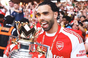 Sự ổn định của David Raya trở thành nền móng cho mùa giải lịch sử của Arsenal.