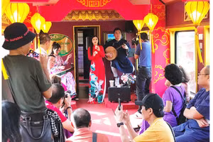 Thưởng thức văn nghệ trên chuyến tàu "Hành trình di sản".