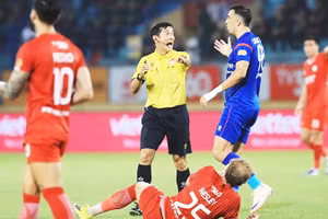 Trọng tài Trần Ngọc Nhớ bị treo còi