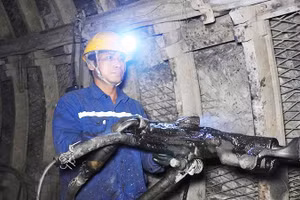 Thợ lò Phạm Hữu Thiện. Ảnh: THIỆN HƯNG