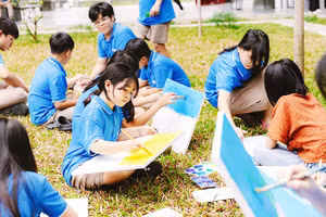 Một hoạt động tại Trường Hy vọng (Đà Nẵng) trong dự án “Chấm & Chạm”. Ảnh: BTC cung cấp