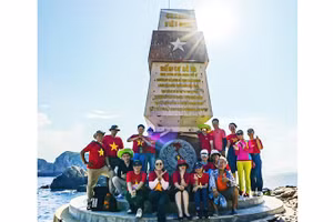 Khám phá cột mốc A9 giữa trùng khơi