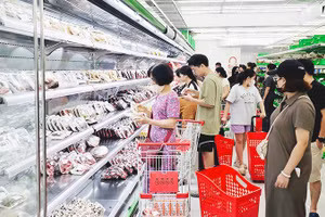 Nguồn cung hàng hóa thiết yếu được bảo đảm sẽ ổn định giá cả tiêu dùng. Ảnh: NAM NGUYỄN