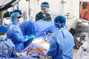 Các bệnh viện áp dụng thêm nhiều kỹ thuật hiện đại nhằm nâng cao chất lượng điều trị. 