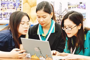 Không ít người vẫn coi việc sử dụng các sản phẩm phim ảnh, âm nhạc cho đến phần mềm máy tính miễn phí là điều bình thường. Ảnh: NAM ANH