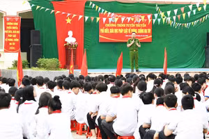 Tuyên truyền phòng, chống ma túy cho học sinh Trường THCS Hiệp Cường (Hưng Yên).