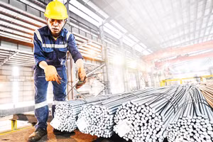 Nhiều biện pháp đã được áp dụng nhằm tháo gỡ thực trạng thiếu nguồn cung vật liệu xây dựng, nhất là đối với các công trình cấp thiết mang tầm cỡ quốc gia. Ảnh: THÀNH ĐẠT