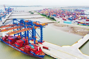 Mỹ, EU, Trung Quốc... tiếp tục là các thị trường chiếm phần lớn kim ngạch xuất nhập khẩu Việt Nam. Ảnh: LÊ MINH