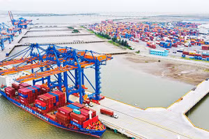 Mỹ, EU, Trung Quốc... tiếp tục là các thị trường chiếm phần lớn kim ngạch xuất nhập khẩu Việt Nam. Ảnh: LÊ MINH