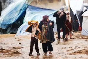Người dân Gaza đang phải hứng chịu đói rét do mưa lớn. Ảnh: TIMES OF ISRAEL