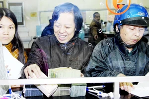 Tính đến ngày 18/11, đã có 14 ngân hàng điều chỉnh biểu lãi suất. Ảnh: NGUYỆT ANH