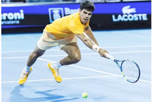 Carlos Alcaraz bị loại ở vòng 3 Miami Open 2026 trước tay vợt Sebastian Korda.