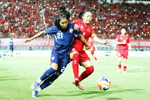 Vượt qua Thái Lan với tỷ số 1-0, đội tuyển nữ Việt Nam hoàn tất vòng bảng với ba trận toàn thắng.