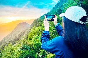 Chụp lại khoảnh khắc đón bình minh ở Bạch Mã.