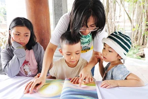 Kể chuyện lịch sử từ những trang sách.