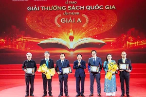 Trao giải A sách quốc gia lần thứ 8.