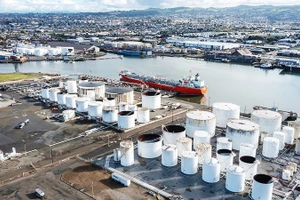 Một kho dự trữ dầu chiến lược của IEA. Ảnh: BLOOMBERG