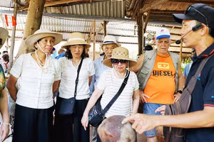 Các làng nghề, các sản phẩm địa phương, hệ sinh thái kinh tế nông thôn đang được gắn với du lịch và văn hóa. Ảnh: NAM HẢI