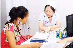 Nhiều chính sách mới liên quan đến BHYT được triển khai nhằm tăng quyền lợi cho người tham gia. Ảnh: NAM NGUYỄN