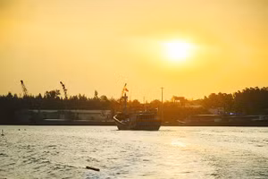 Đón bình minh tại xã đảo Tam Hải