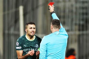 Việc Rodri nhận thẻ đỏ khiến Man City nhận thất bại nặng nề tại Champions League.