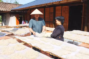 Miến dong ở Côn Minh vẫn được phơi nắng theo phương pháp truyền thống.