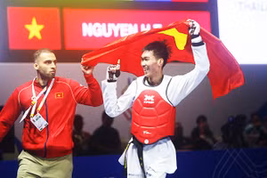 Huy chương vàng lịch sử của Nguyễn Hồng Trọng (54 kg nam).