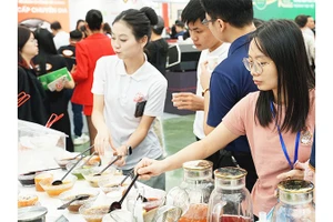 Các món chè. Ảnh: NAM NGUYỄN