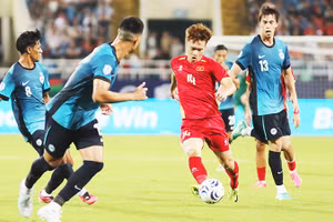 Tiền vệ Hoàng Đức thi đấu hiệu quả hơn khi được bố trí đúng vị trí sở trường. Ảnh: LÊ MINH