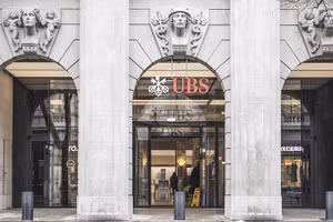 Bên ngoài trụ sở UBS ở Mỹ. Ảnh: REUTERS