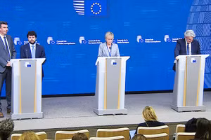 EU siết “vòng kim cô” với AI