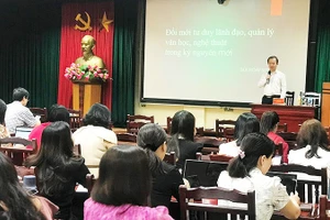 Trao đổi về phát triển văn nghệ từ 40 năm đổi mới