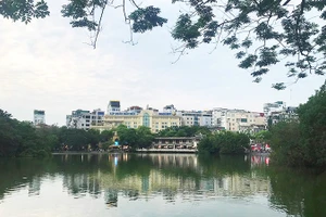 Thiết kế mỗi khu vực quanh Hồ Hoàn Kiếm đều cần được tính trong mối tương quan với các không gian khác. Ảnh: TÚ NHI